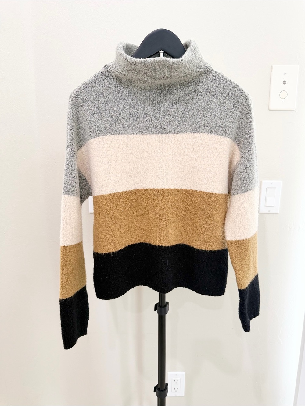 Cliché Wool Blend Colorblock Turtleneck Sweater Fall Style